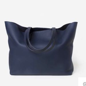 Everlane Petra Tote *NAVY* pre-loved
